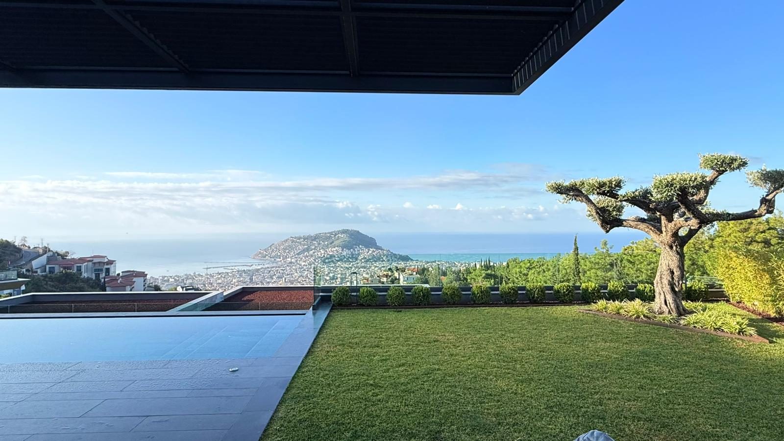 Luxury Villa with Panoramic Sea Views and Alanya Castle Views in Bektaş