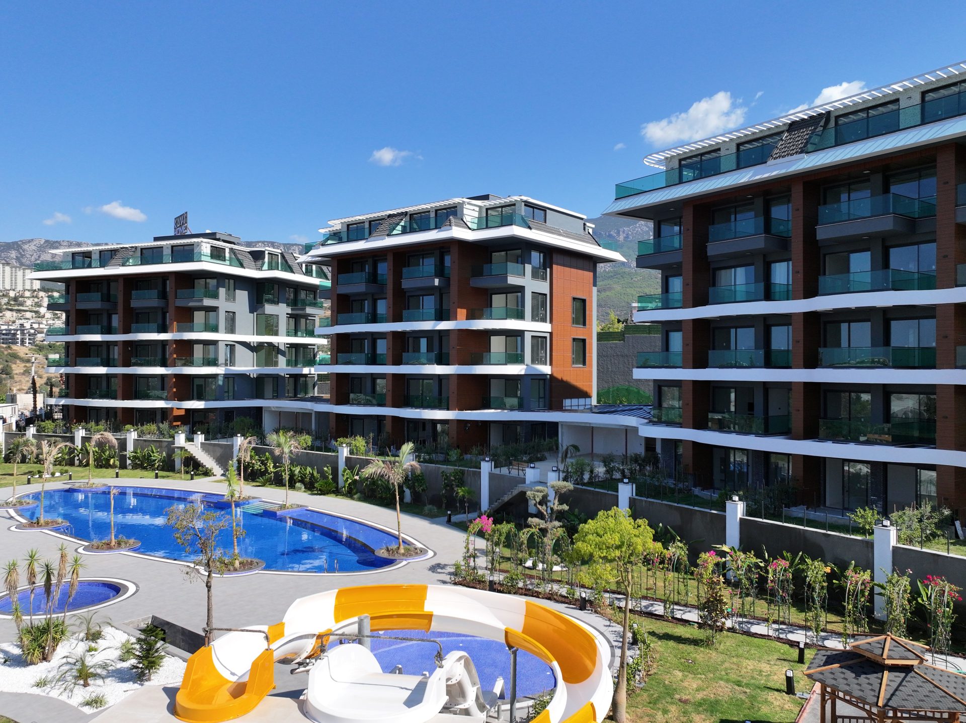 3+1 Duplex Penthouse in a Residential Complex with Extensive Amenities in Kargıcak, Alanya