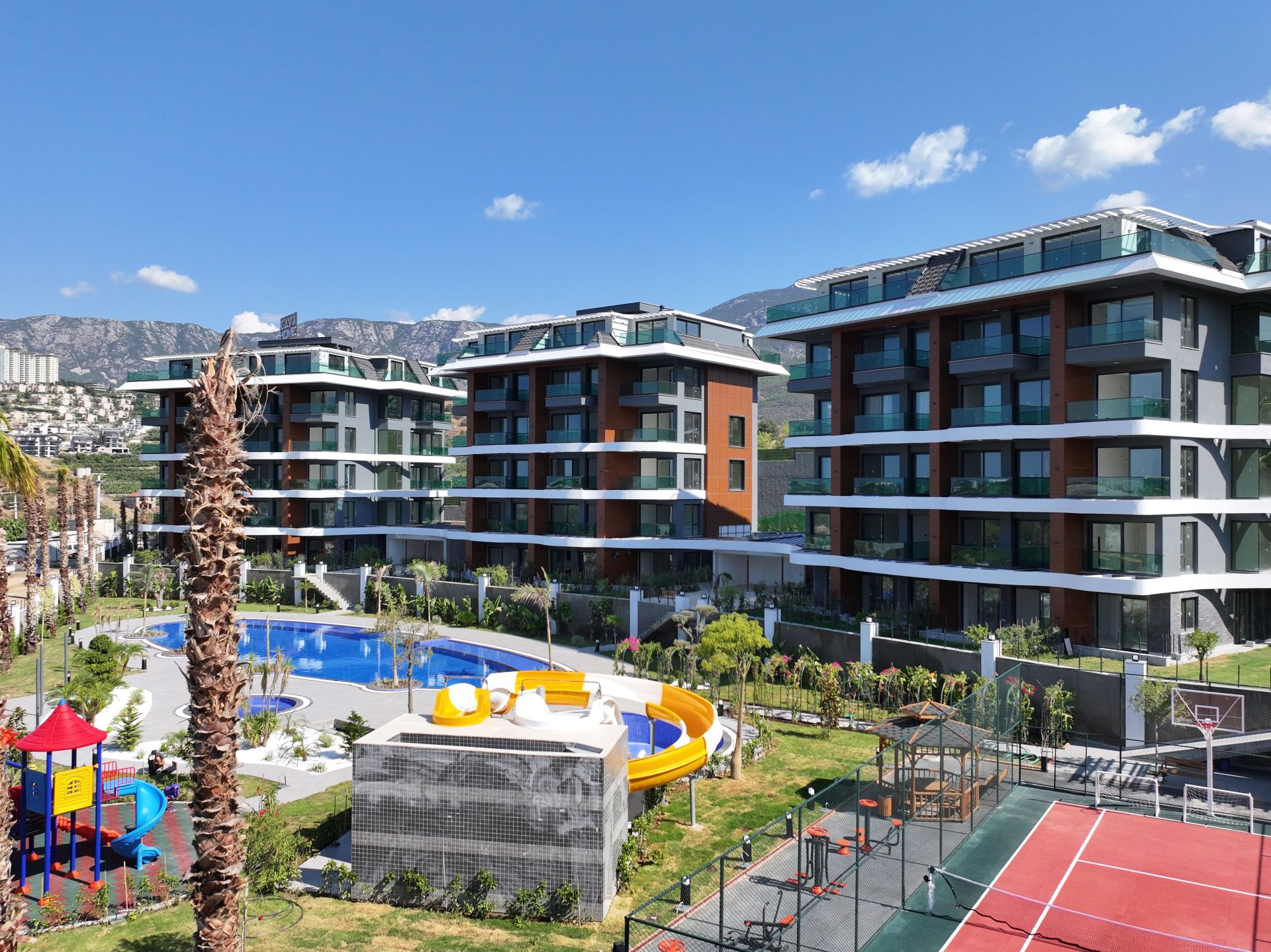 3+1 Duplex Penthouse in a Residential Complex with Extensive Amenities in Kargıcak, Alanya