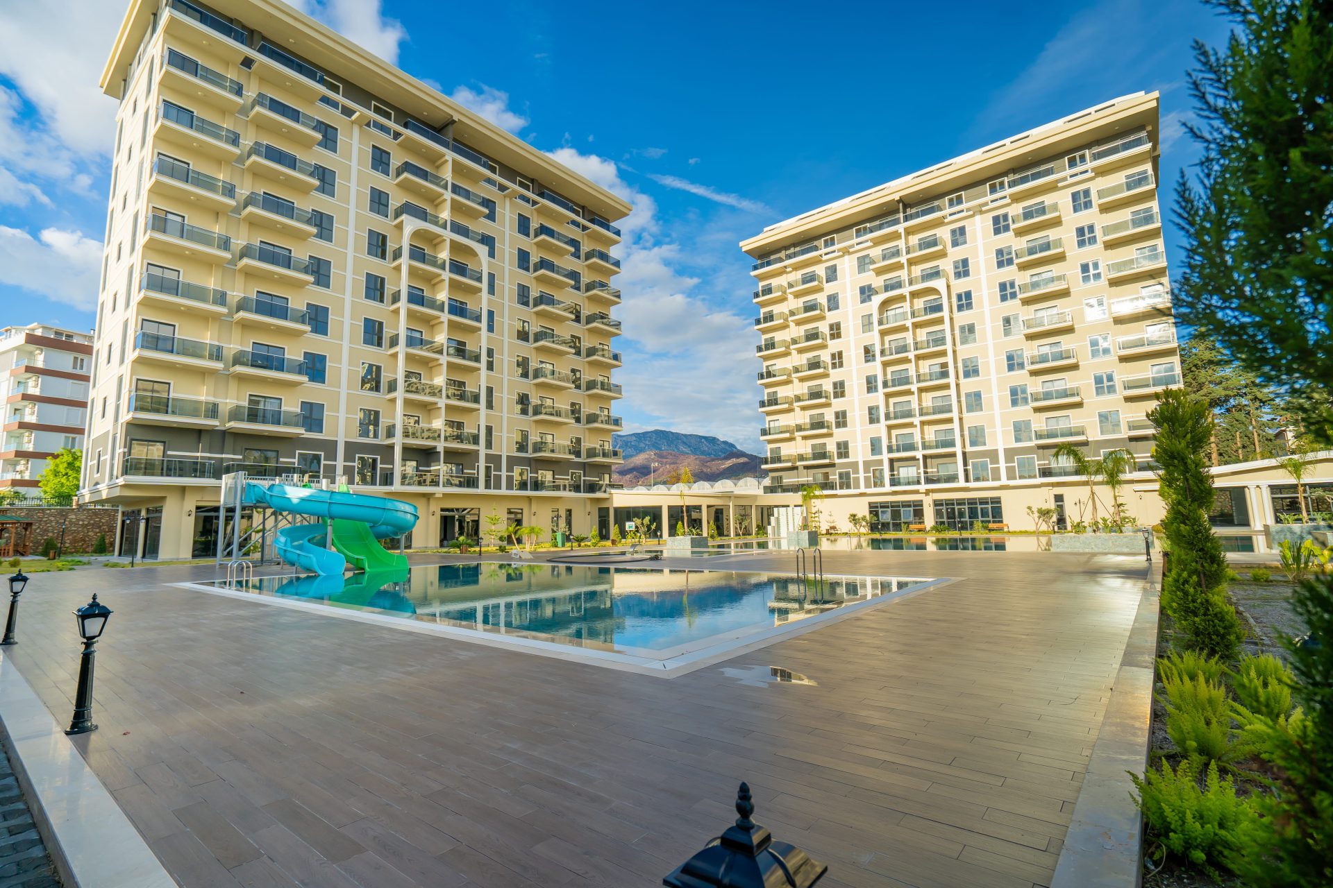 Ready-to-Move-In Apartments in a Complex with 5-Star Hotel-Level Amenities in Demirtas, Alanya